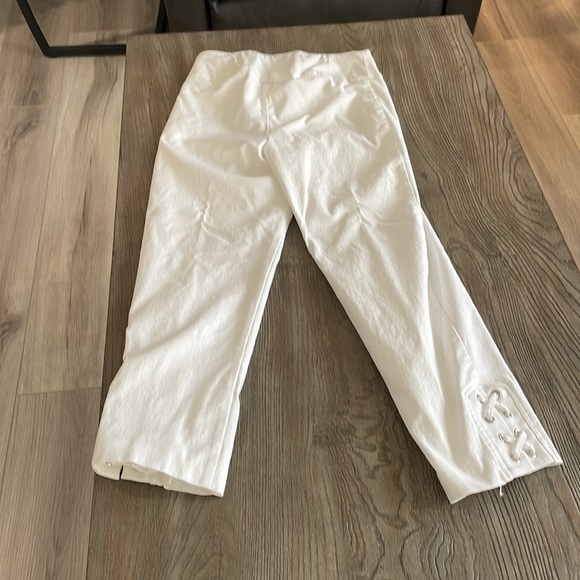 Joseph Ripkoff White Capris - Picture 2 of 4